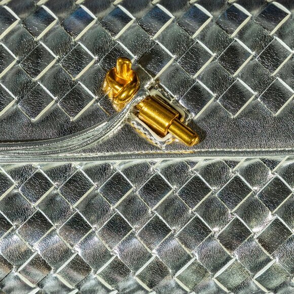 Verano Hill Therese Crossbody Bag in Silver – Vegan Leather - Picture 3 of 4